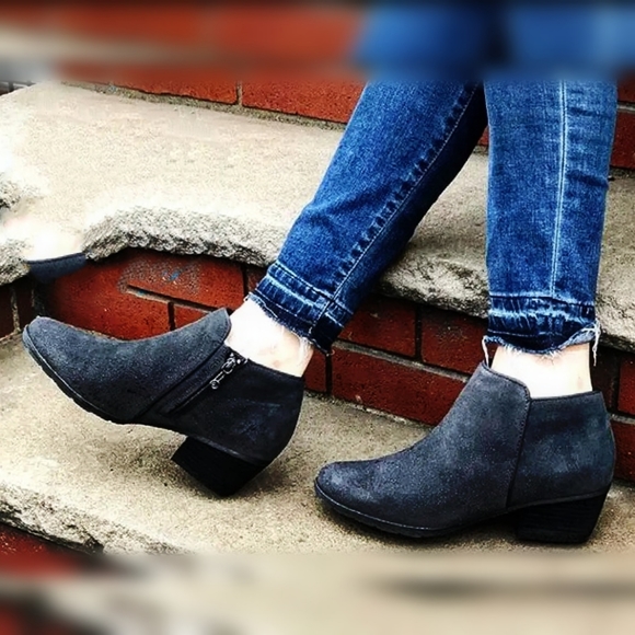 Blondo Villa Waterproof Suede Ankle Boots - Picture 8 of 8